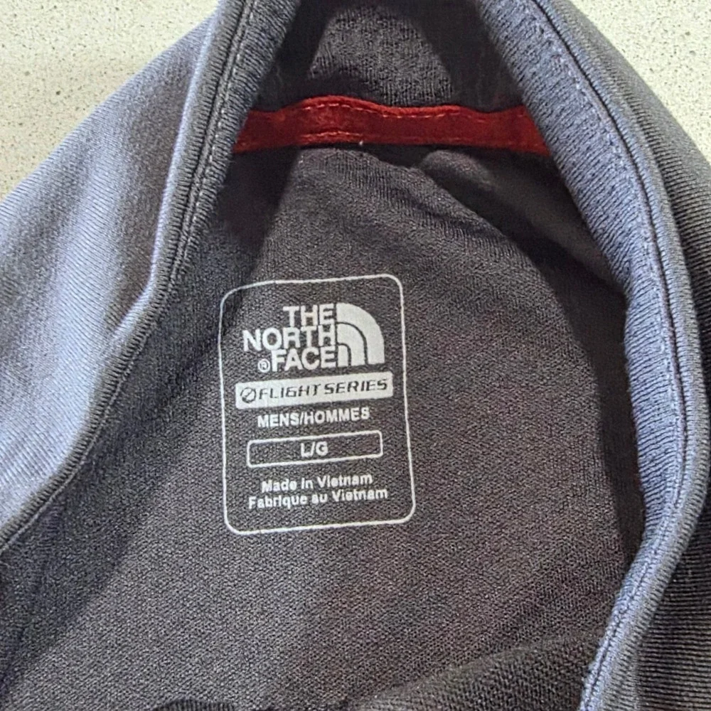 The North Face Flight VaporWick 1/4 Zip Pullover Gray Red Large Small Hole
